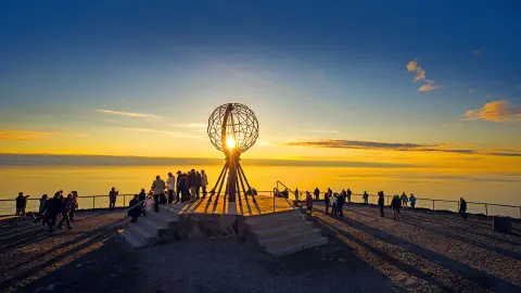 Nordkap-Kugel im Sonnenuntergang-placeholder