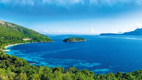 Panoramablick auf die Bucht von Formentor-placeholder